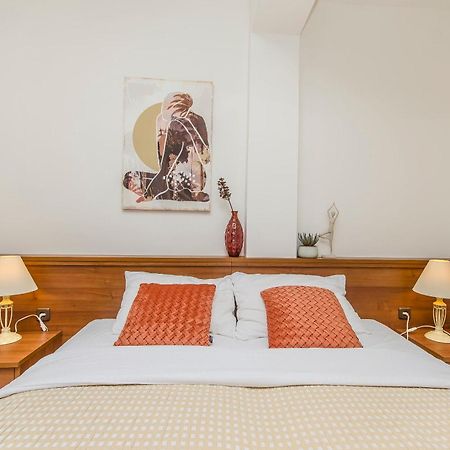 House Hotel Plava Laguna Tisno Exterior foto