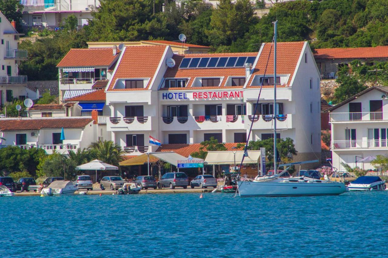 House Hotel Plava Laguna Tisno Exterior foto