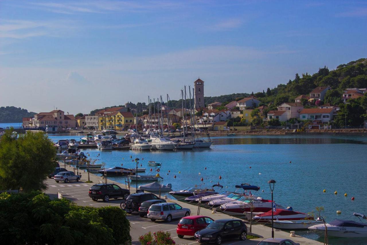 House Hotel Plava Laguna Tisno Quarto foto