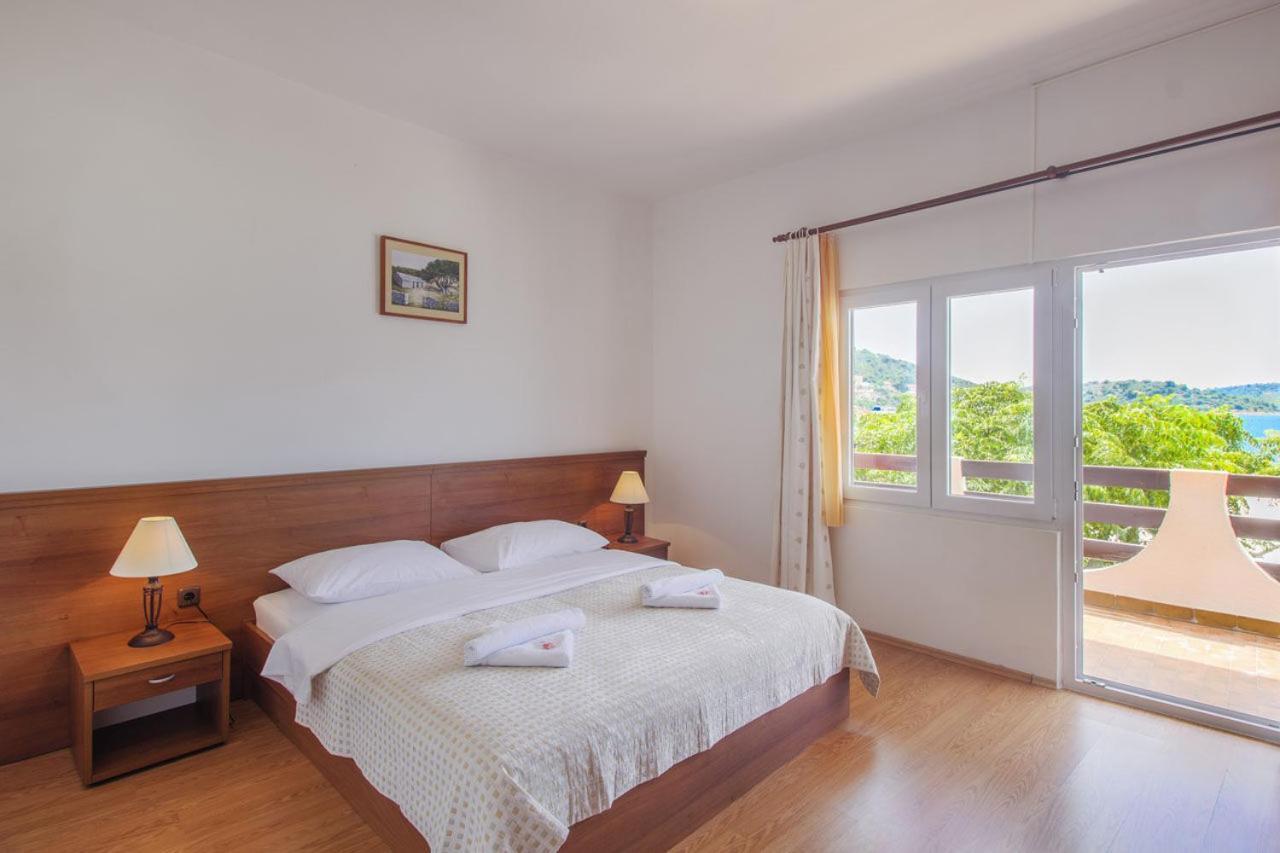 House Hotel Plava Laguna Tisno Quarto foto