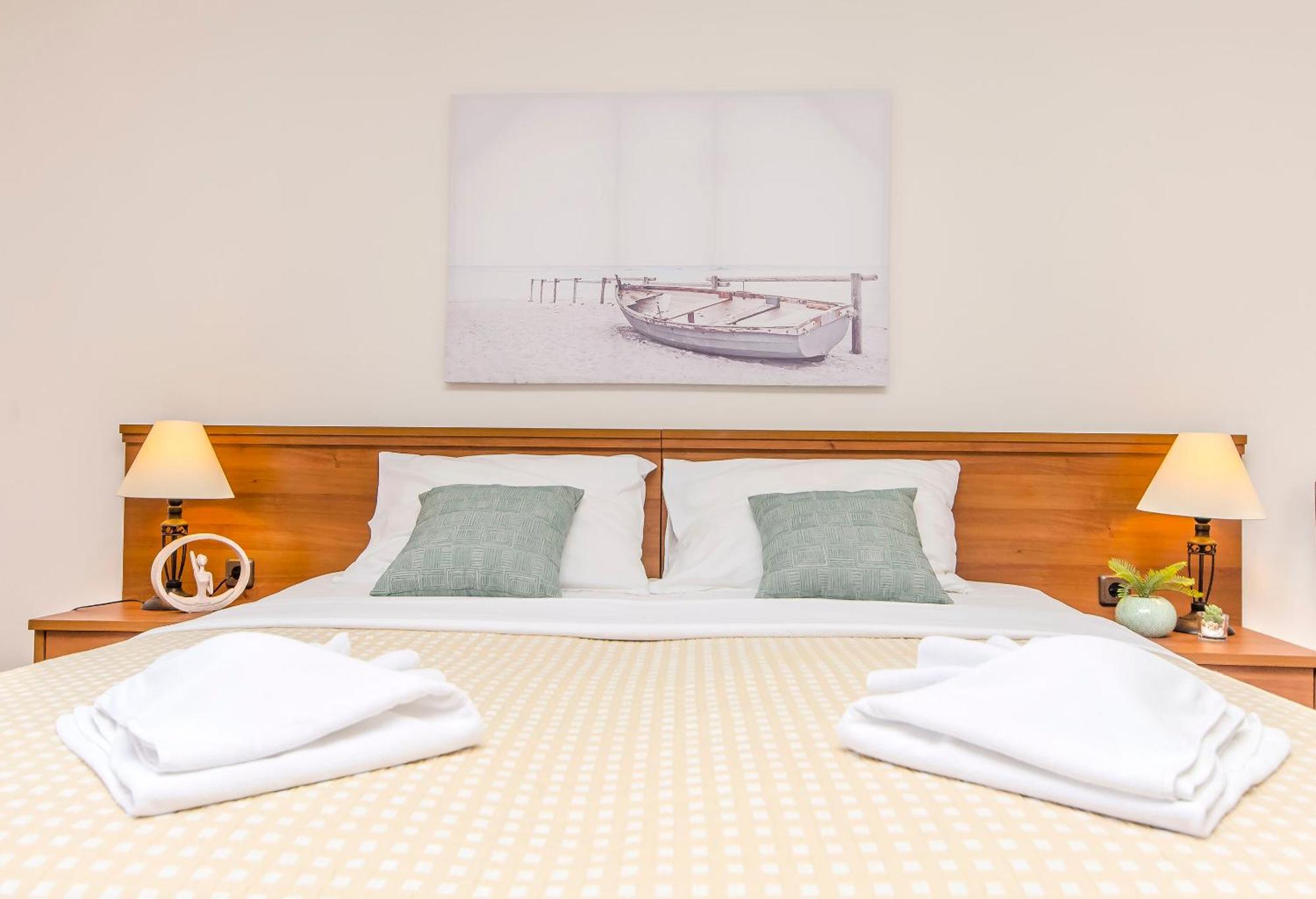 House Hotel Plava Laguna Tisno Exterior foto