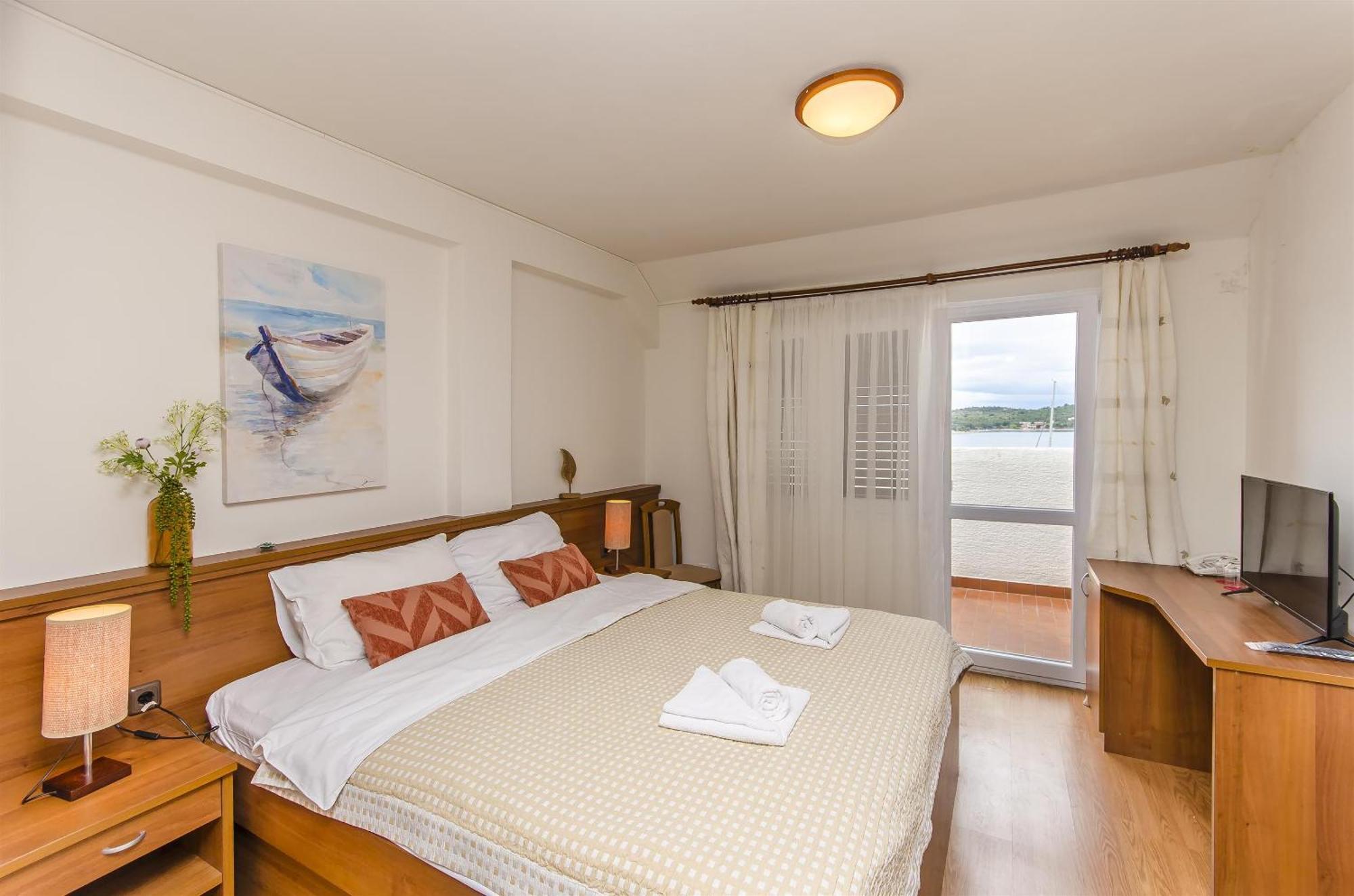 House Hotel Plava Laguna Tisno Exterior foto