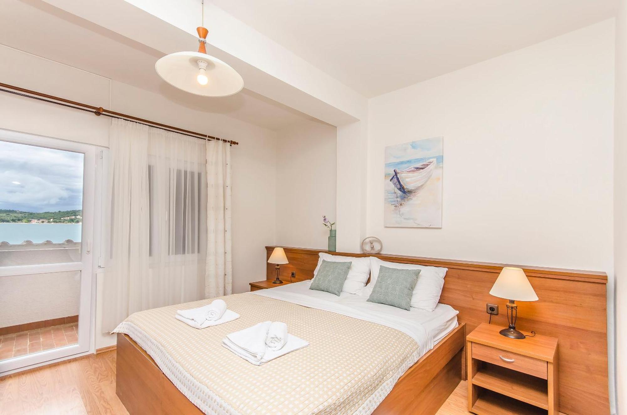 House Hotel Plava Laguna Tisno Exterior foto
