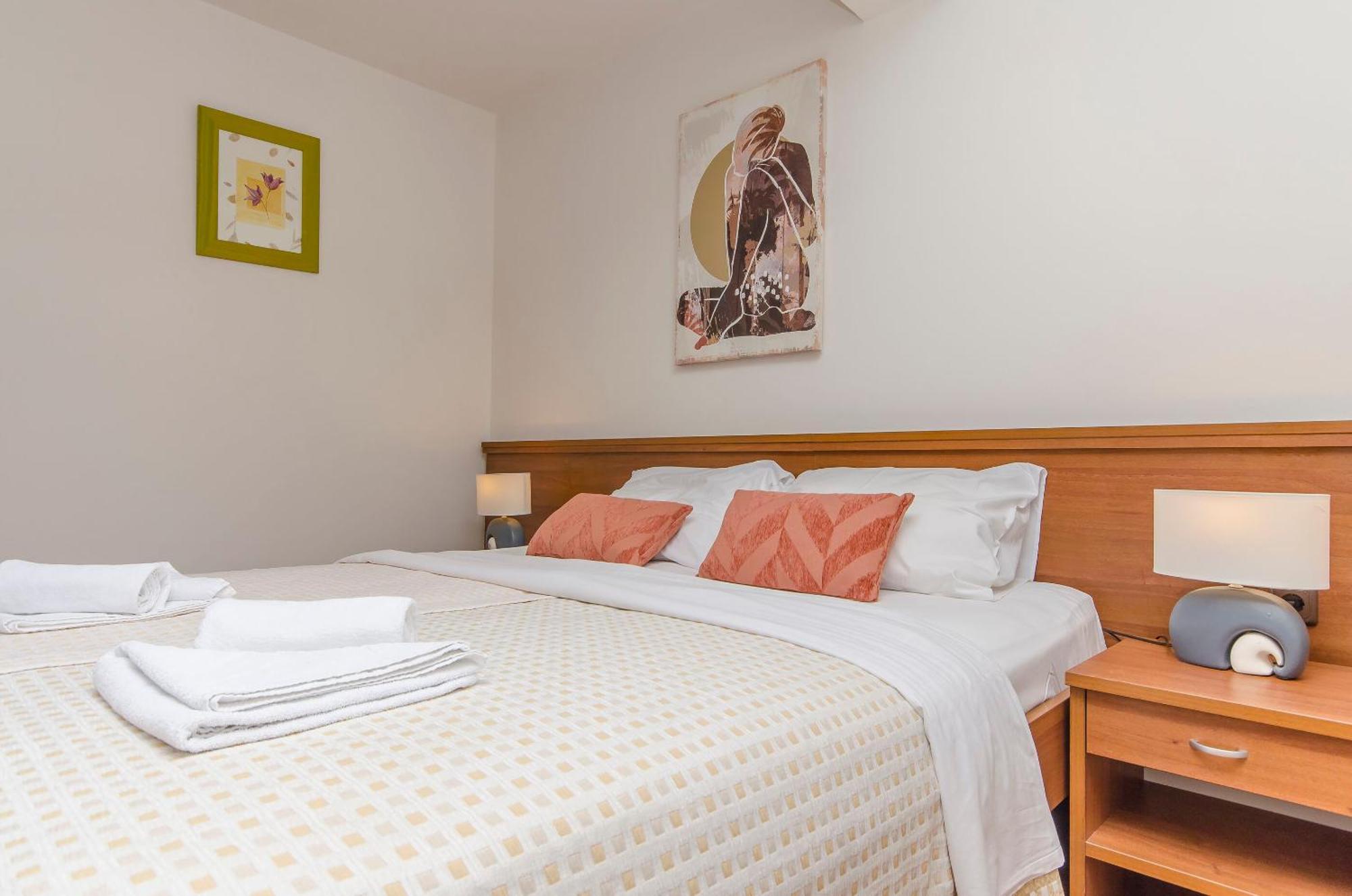 House Hotel Plava Laguna Tisno Exterior foto