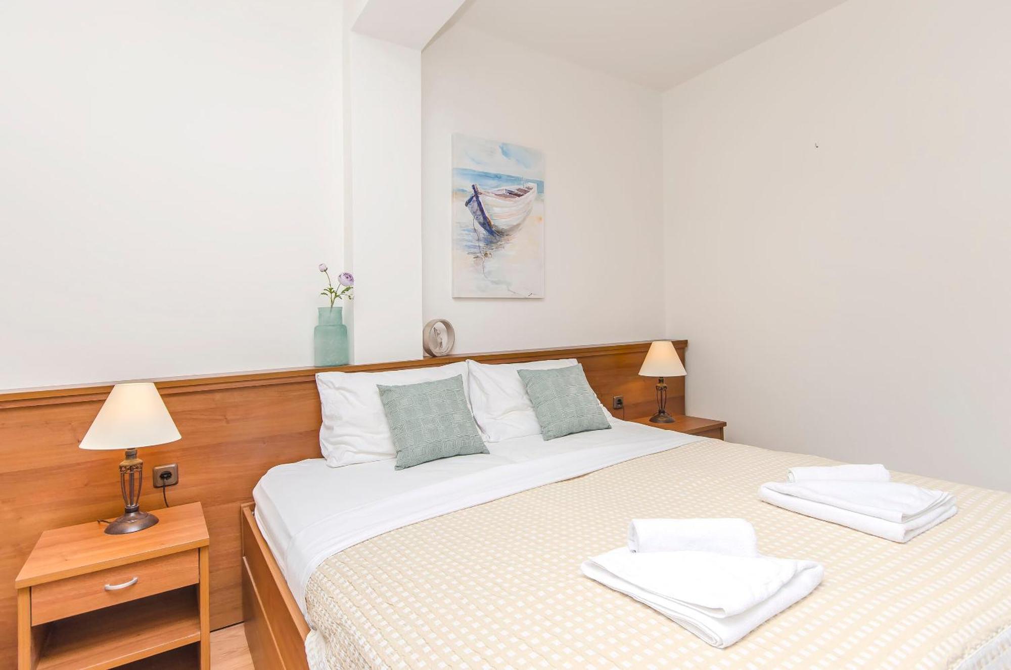 House Hotel Plava Laguna Tisno Exterior foto