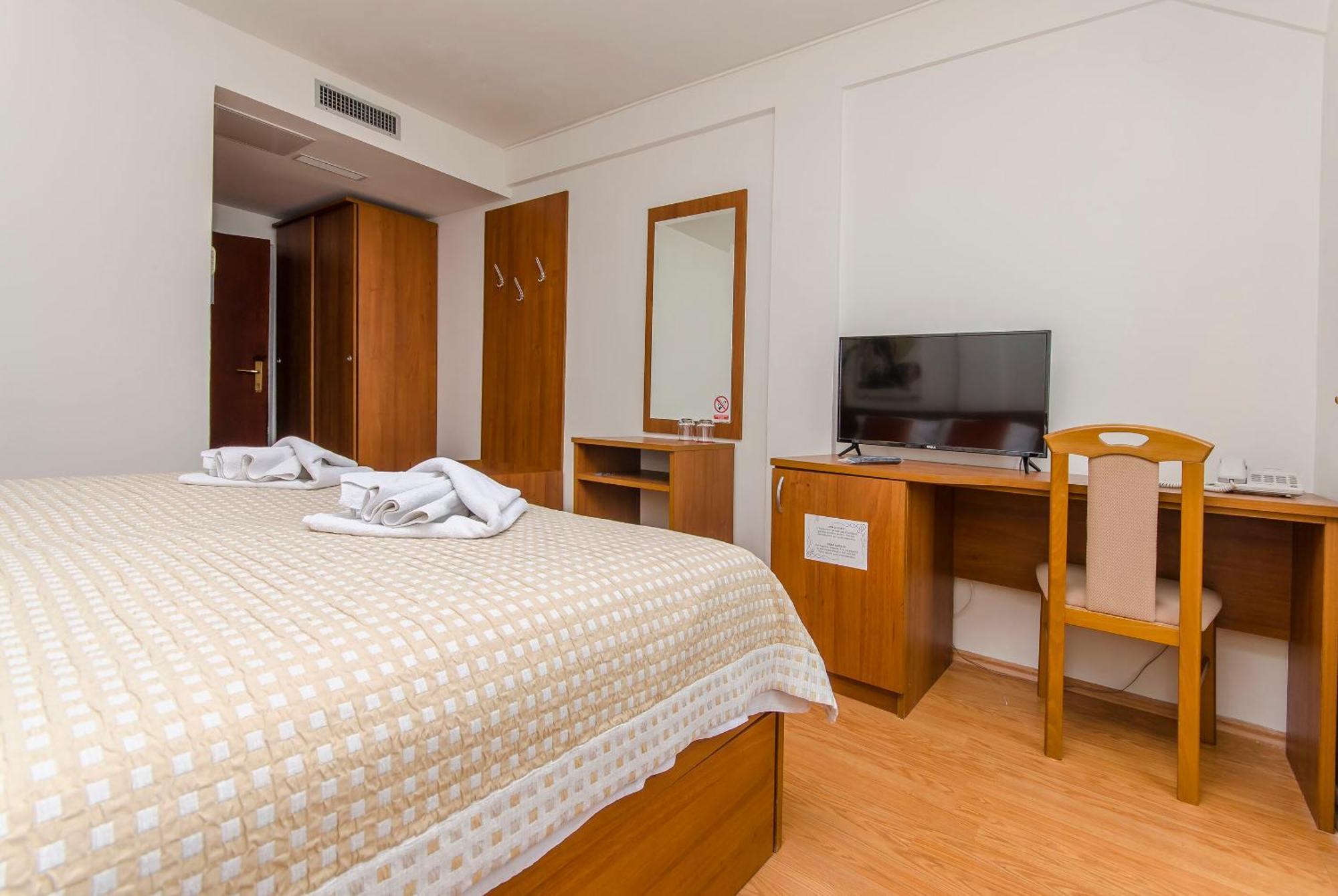 House Hotel Plava Laguna Tisno Exterior foto