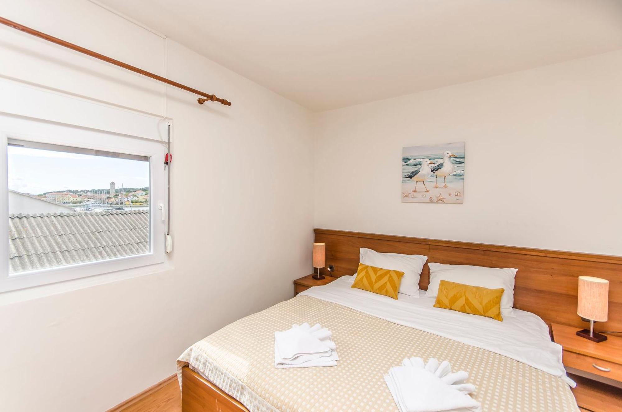 House Hotel Plava Laguna Tisno Exterior foto