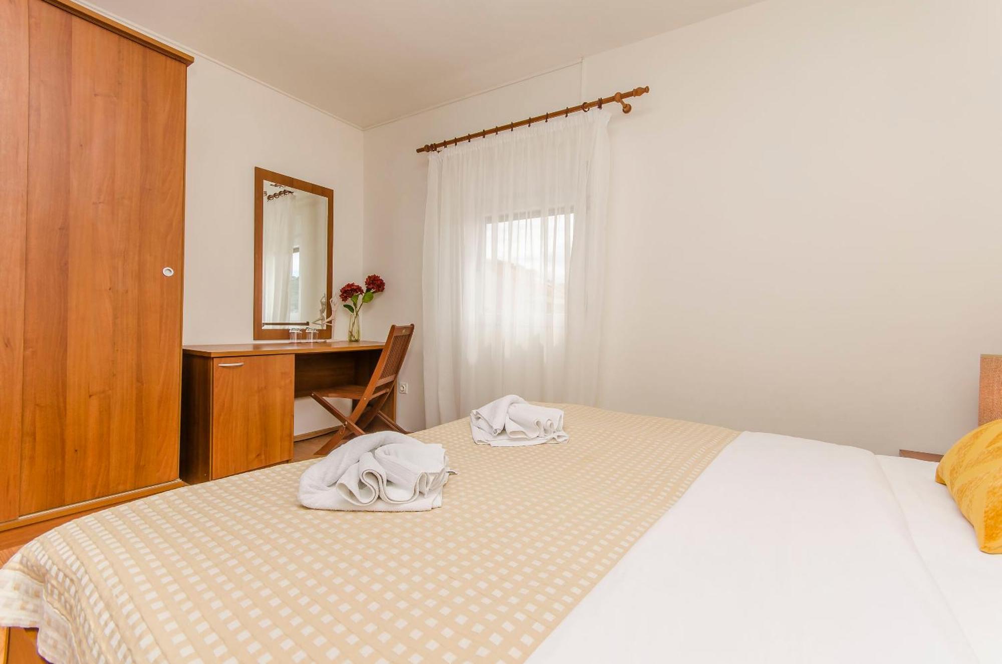 House Hotel Plava Laguna Tisno Exterior foto