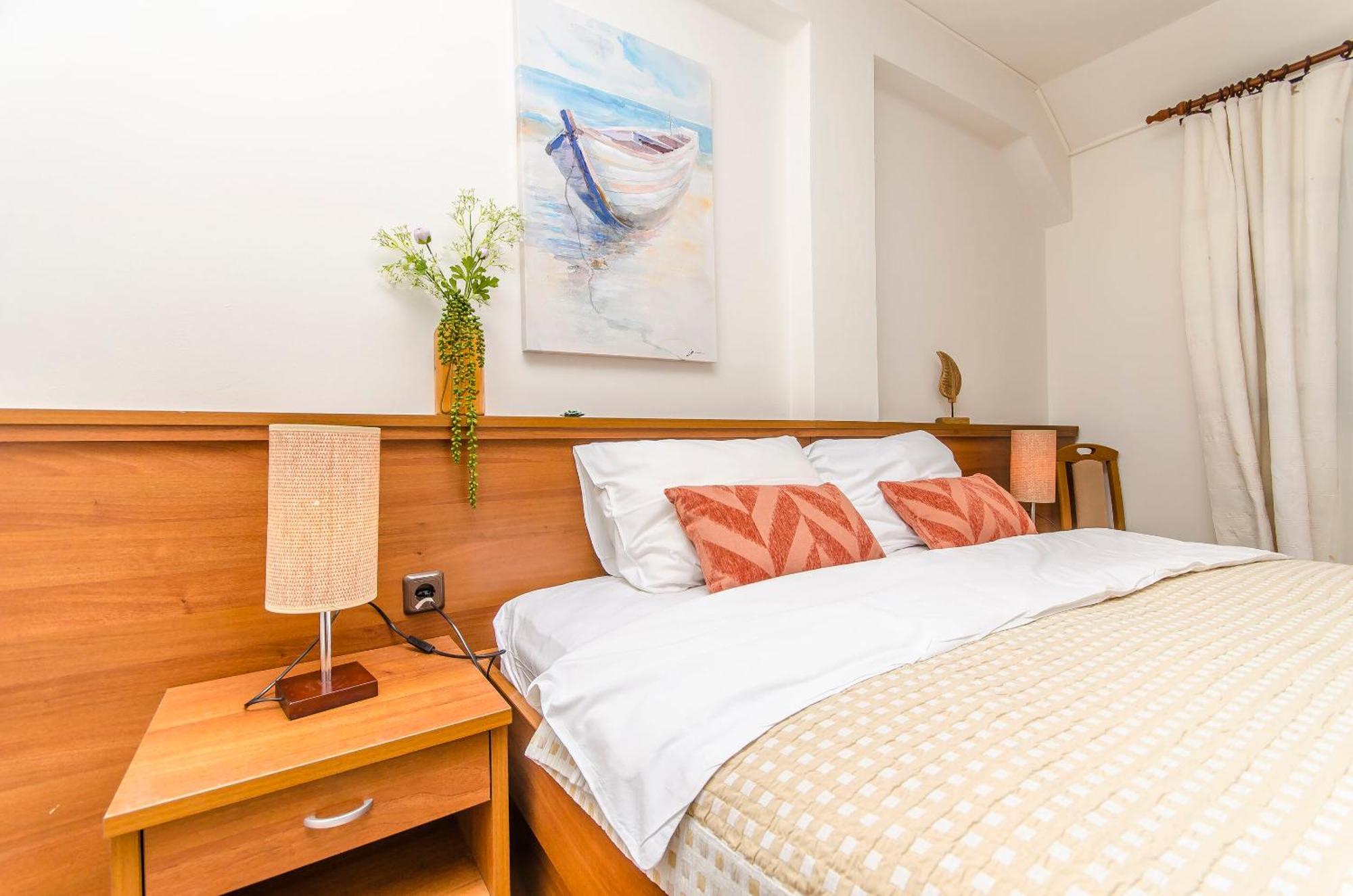 House Hotel Plava Laguna Tisno Exterior foto