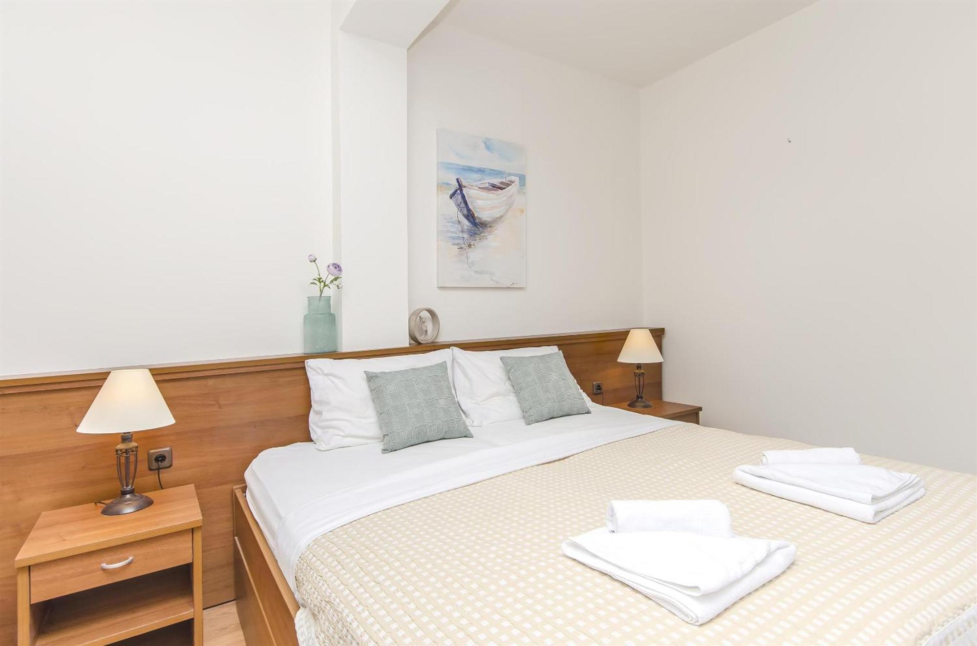 House Hotel Plava Laguna Tisno Exterior foto