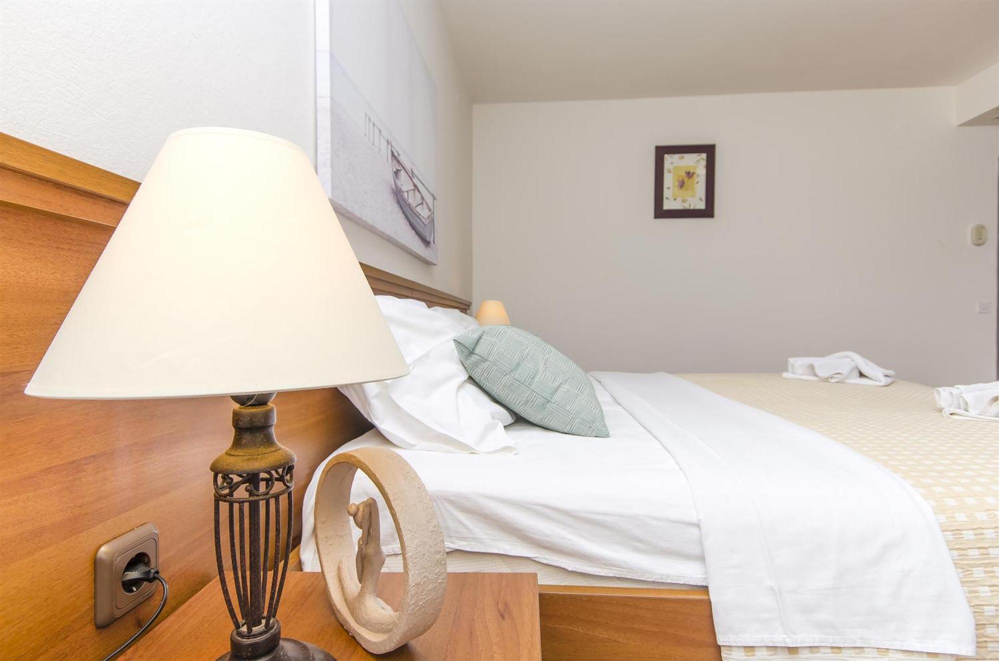 House Hotel Plava Laguna Tisno Exterior foto